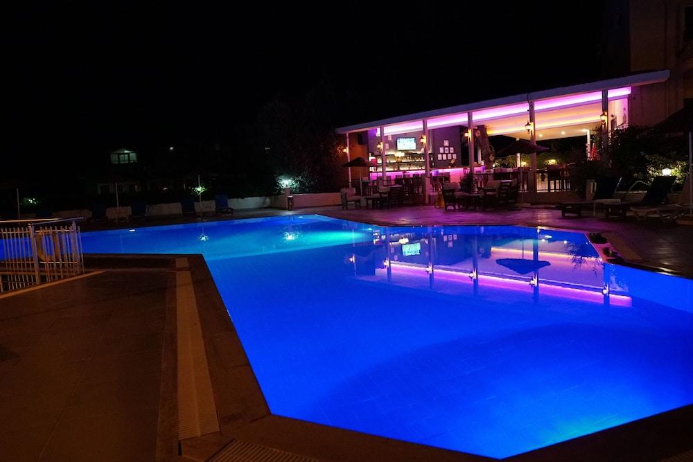 Tunacan Hotel - Outdoor Pool