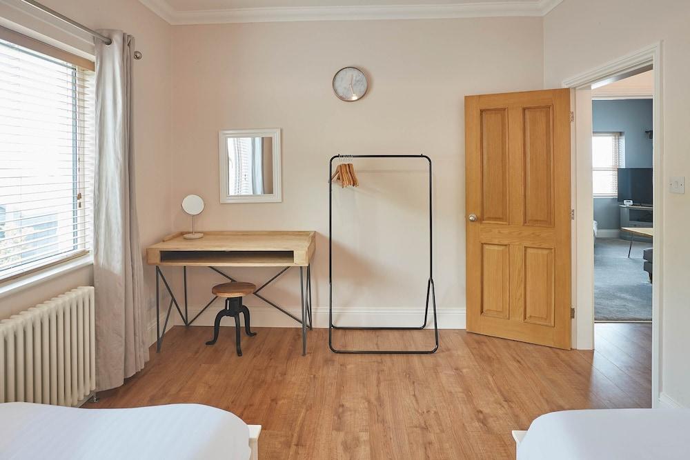 Host & Stay | Burnsyde Beach House - Room