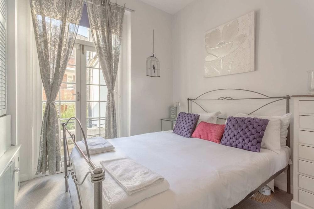 Stylish Apartment near Battersea Park - Room