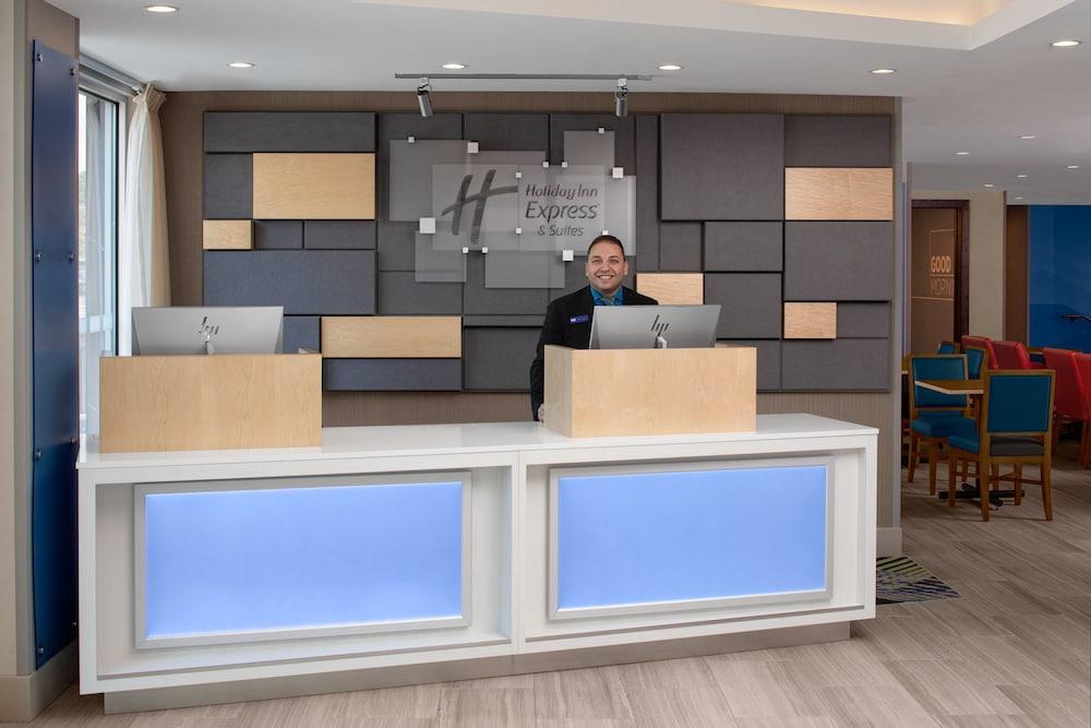 Holiday Inn Express & Suites Woodside LaGuardia Airport - Exterior