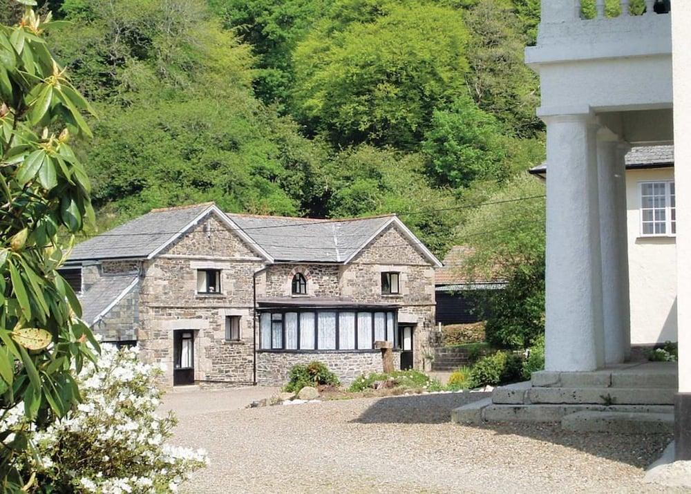 Rosecraddoc Manor Self Catering Holidays - Featured Image