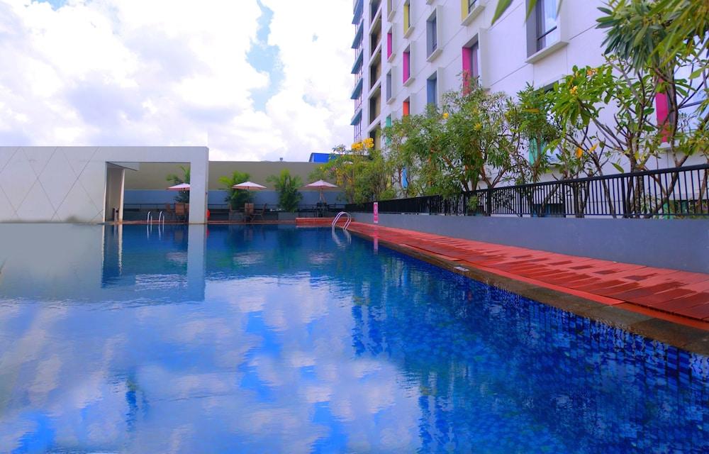 ASTON Palembang Hotel & Conference Center - Outdoor Pool