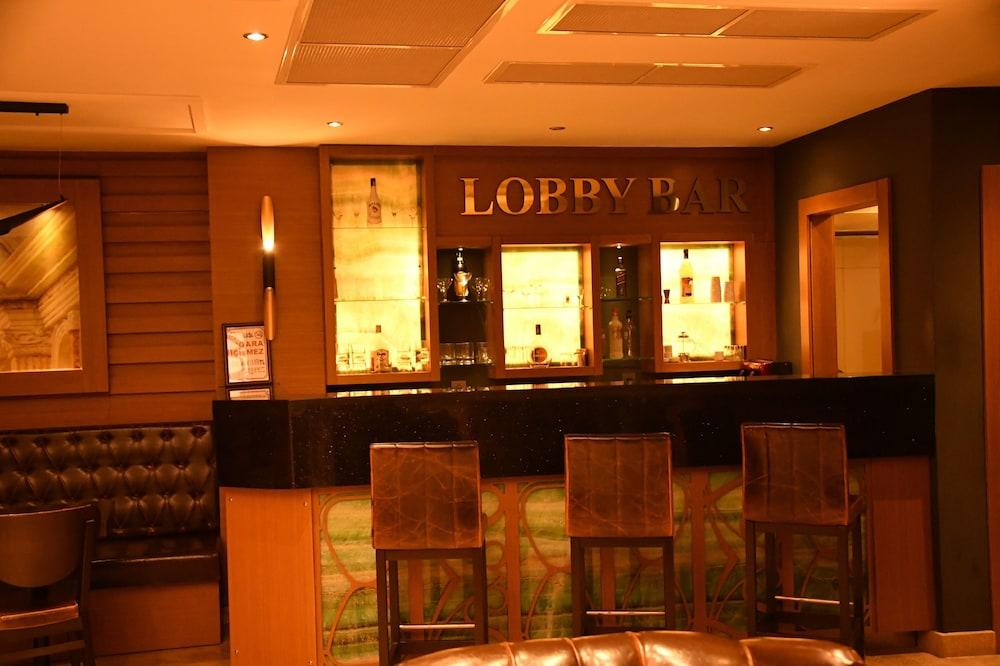 Starton Hotel - Lobby Sitting Area