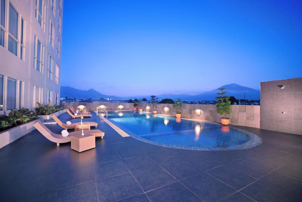Atria Hotel Malang - Outdoor Pool
