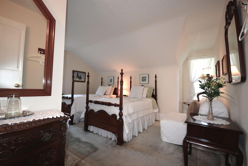 1842 Bed & Breakfast - Room