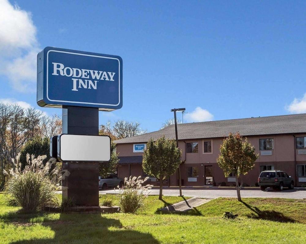 Rodeway Inn & Suites - Featured Image