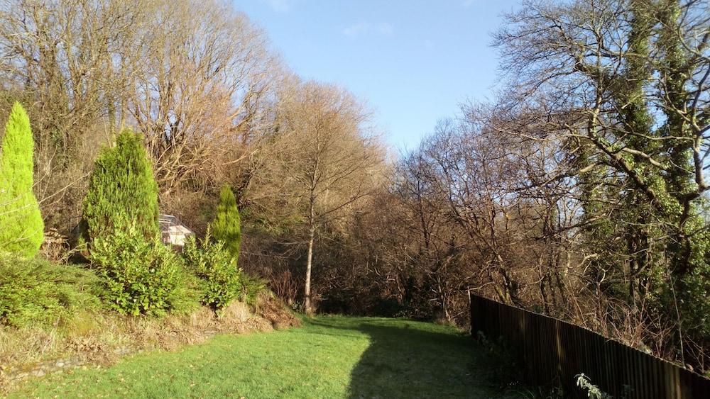 Cilbrwyn Countryside Retreat - Property Grounds