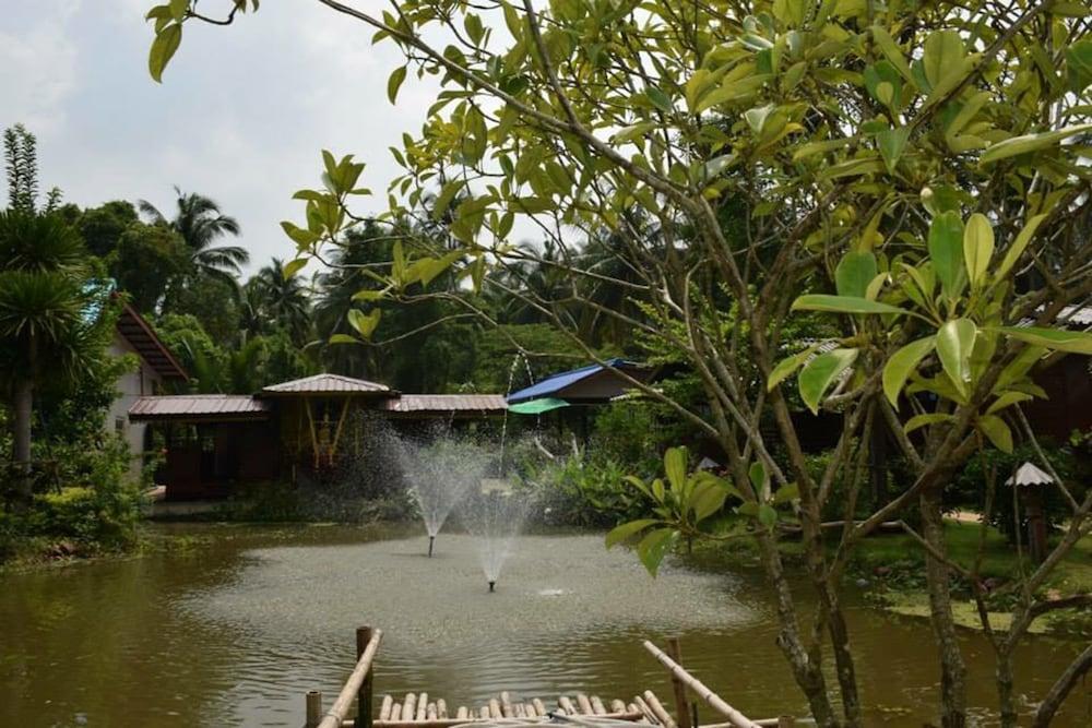 Reuanmai Onanong - Fountain