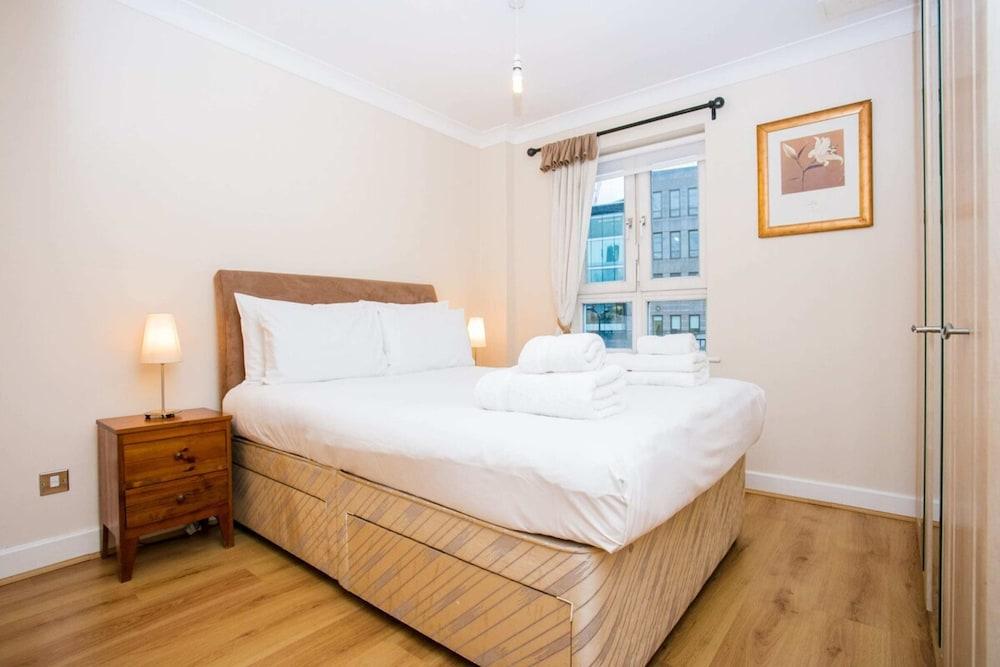 1 Bedroom Apartment near St. Paul's Cathedral - Room