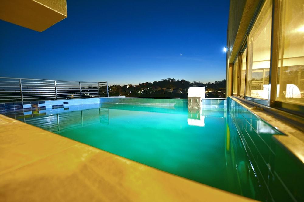 K Hotels - Rooftop Pool