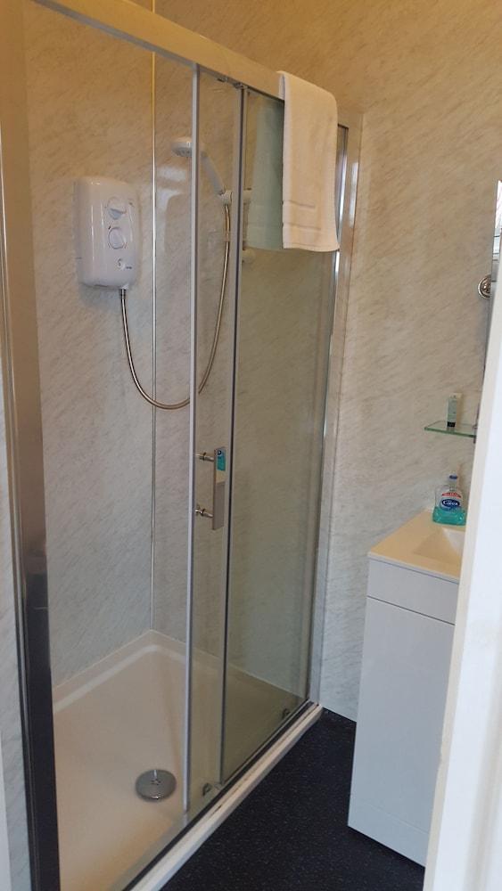 The Osborne - Bathroom Shower