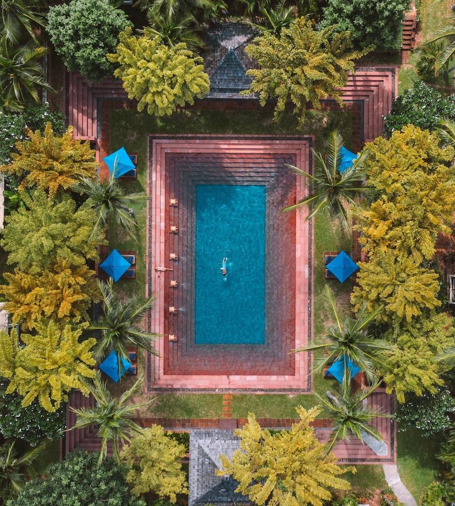 Melati Beach Resort & Spa - Outdoor Pool