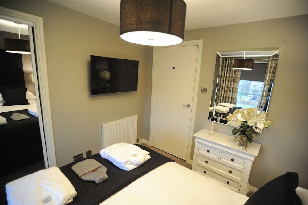 Stirling Luxury Apartments - Room