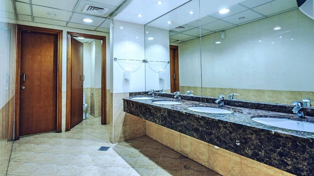 One Perfect Stay - Dorra Bay - Bathroom