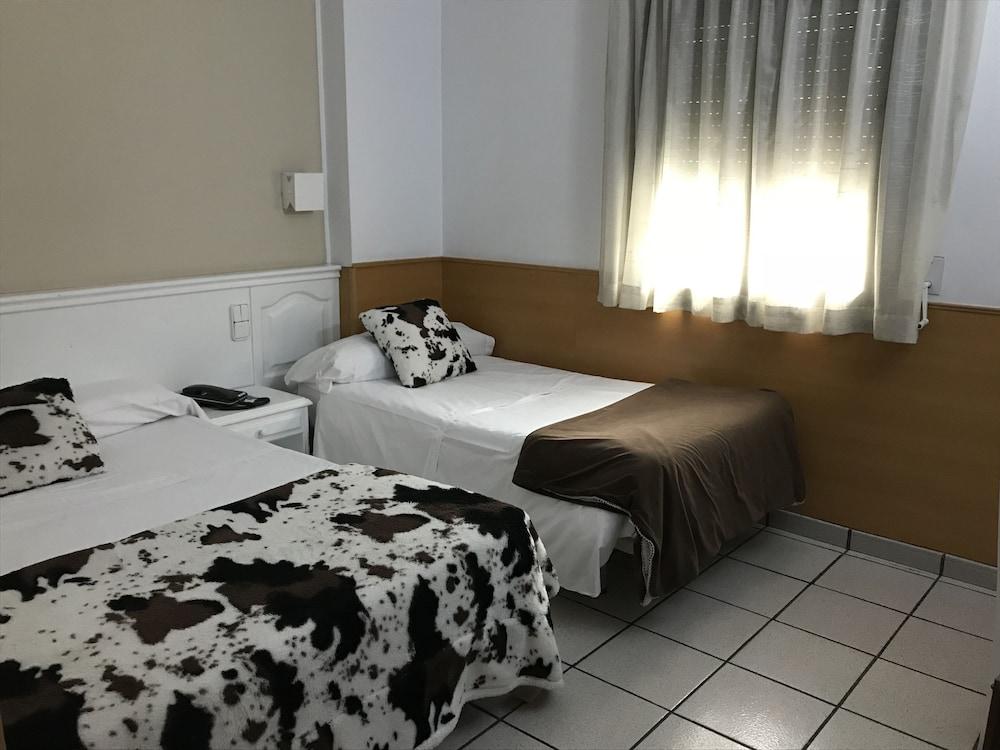 Hotel Pitiusa - Guestroom