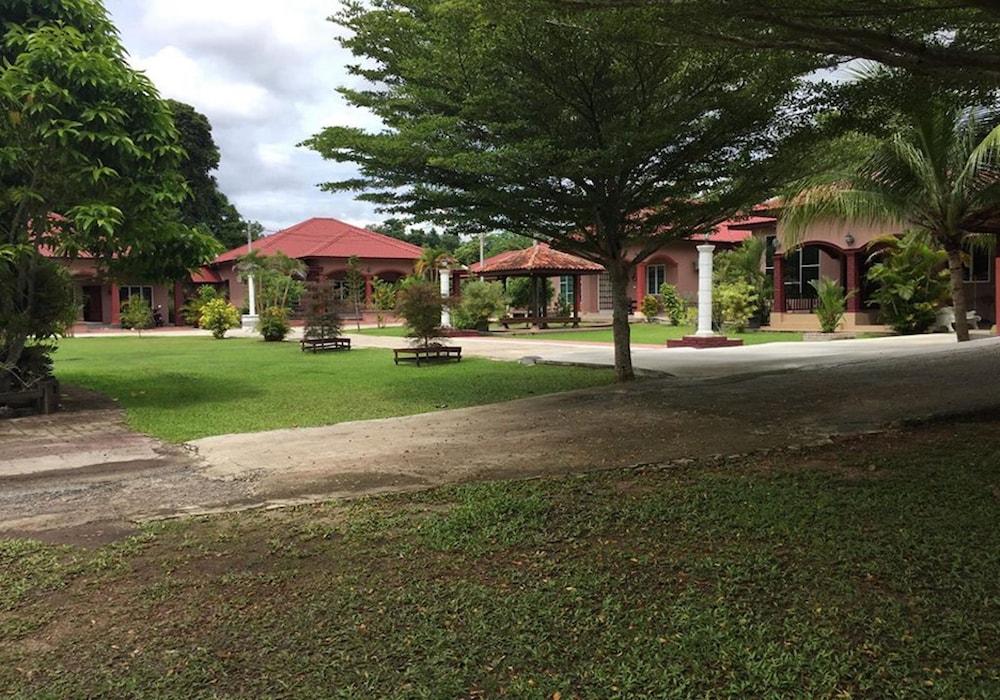 Dee Village Langkawi Chalet - Exterior