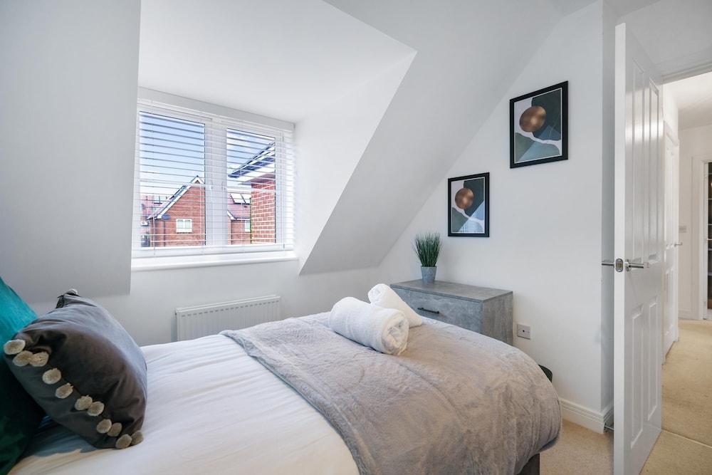 Luxury 5 bedroom Serviced Hse Leavesden - Interior