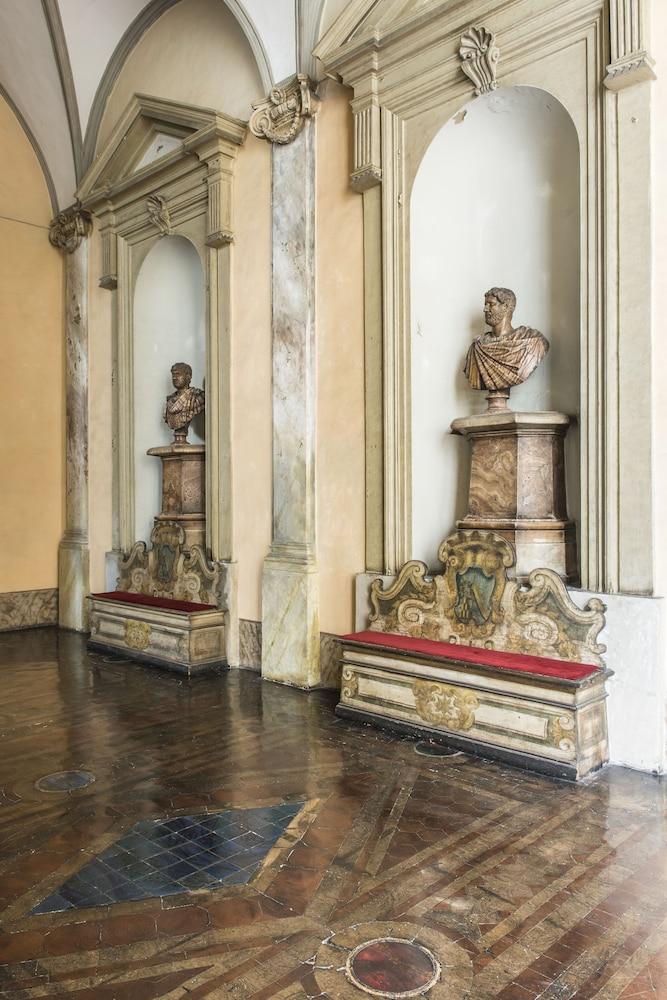 Residenza Ruspoli Bonaparte - Interior Detail