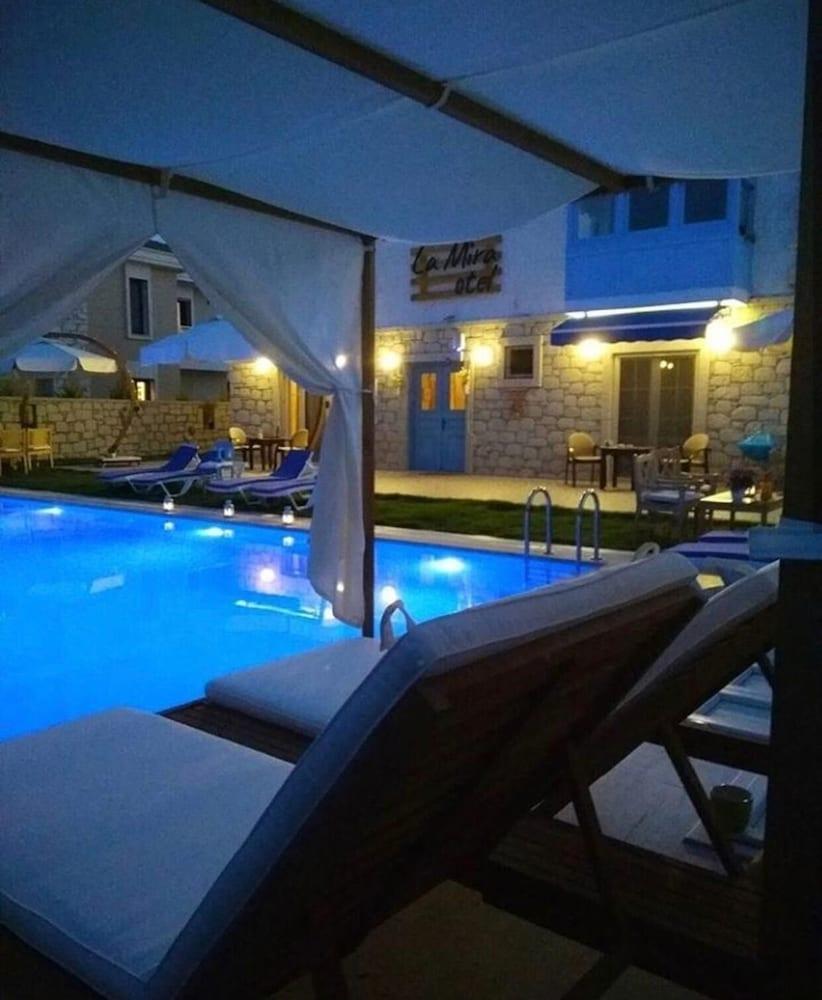 La Mira Hotel Alacati - Outdoor Pool