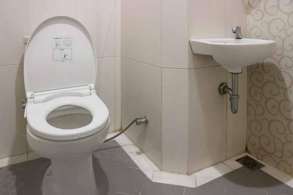 كول كوست آت تانجونغ دورين أتارا - Bathroom