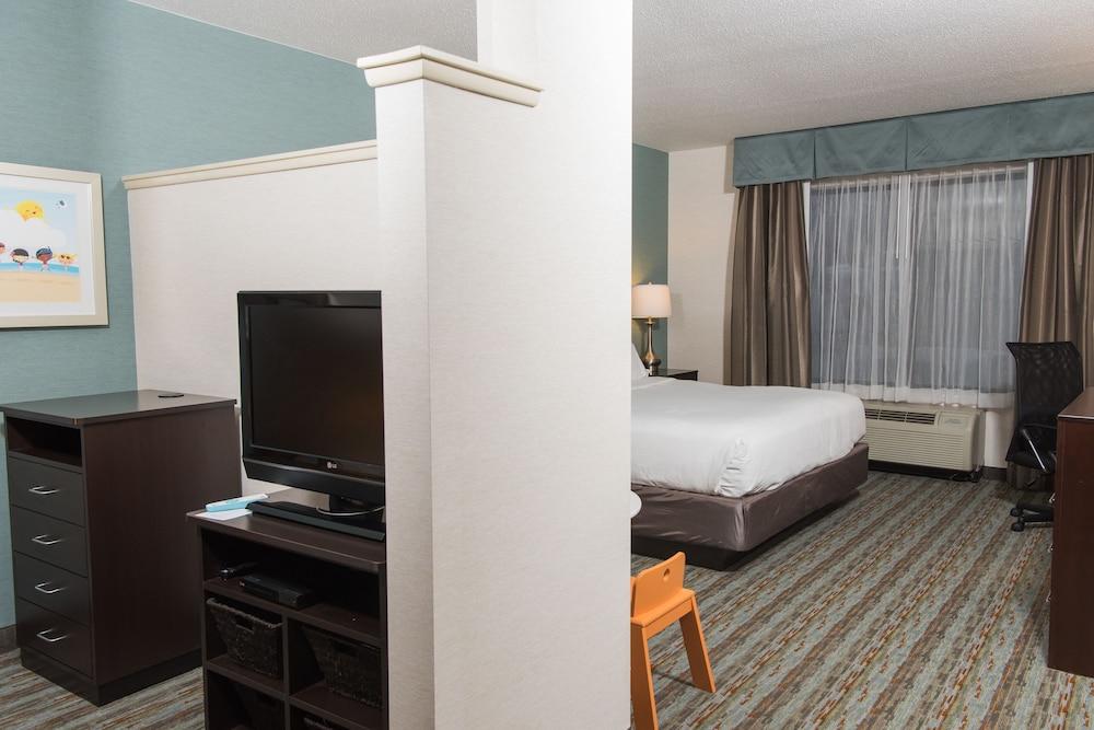 Holiday Inn Express Hotel & Suites Erie (Summit Township), an IHG Hotel - Room