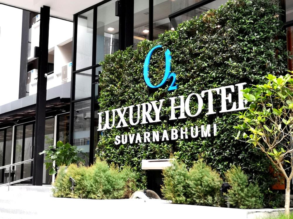 O2 luxury hotel - Exterior detail
