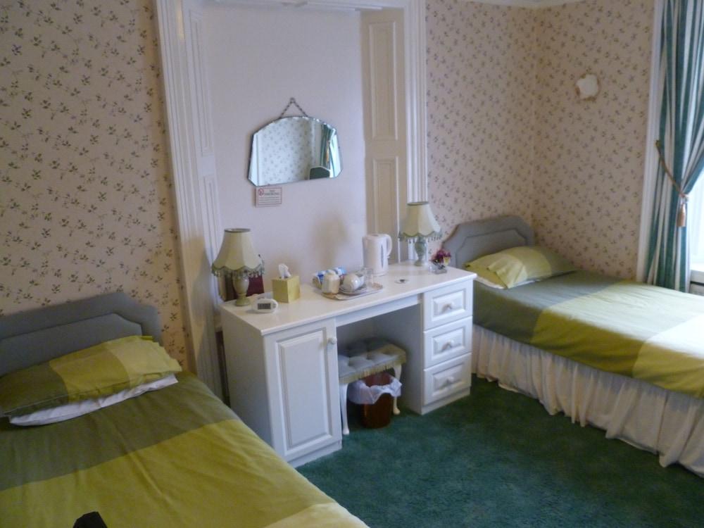Longhope Guest House - Room