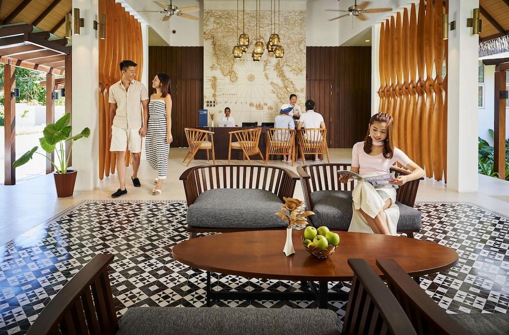 Mercure Maldives Kooddoo Resort - Lobby Sitting Area