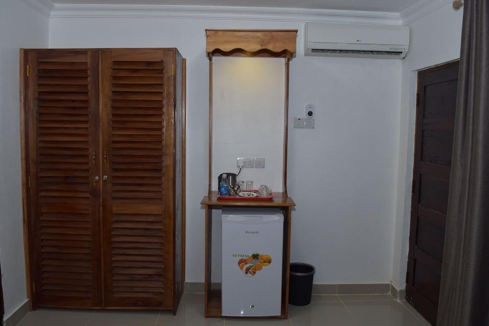 Chukwani Executive Inn - Room amenity
