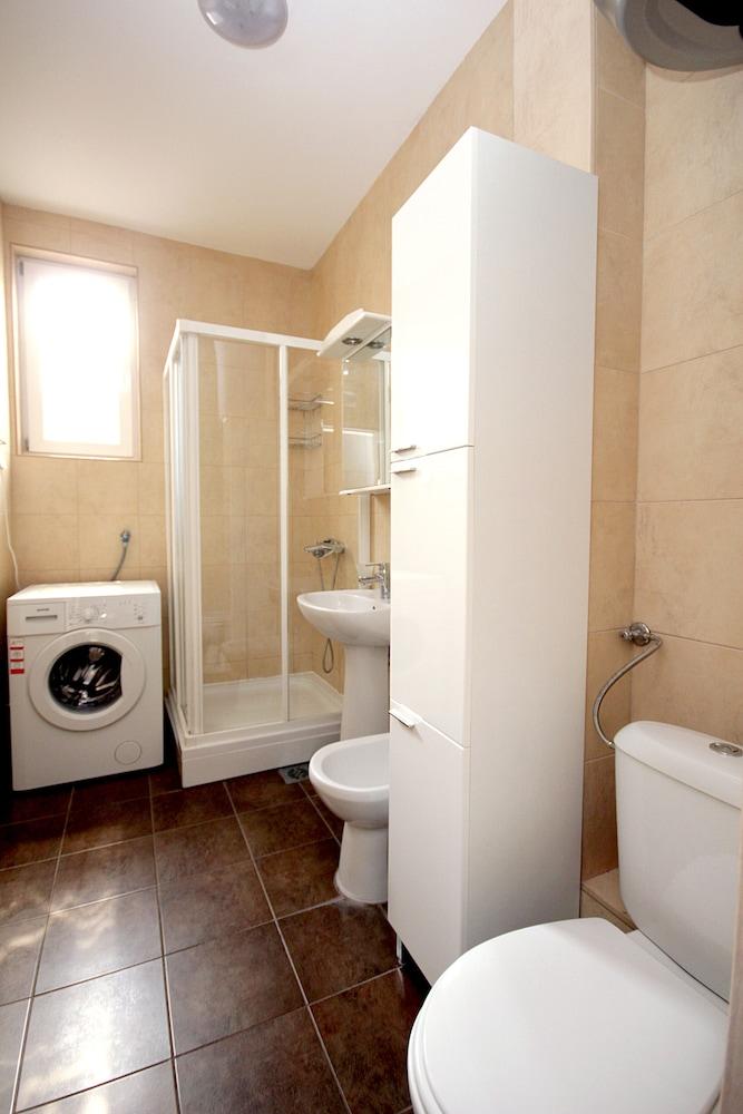Apartments Mirista - Bathroom
