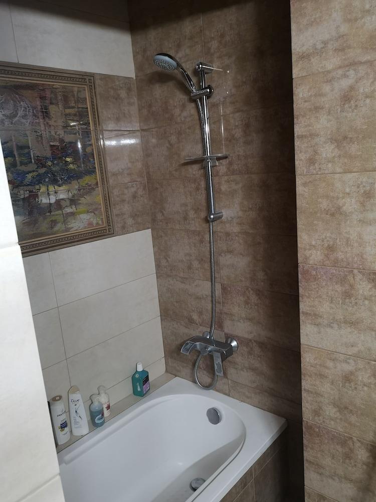 شقة فاخرة في مار روكز بيروت - Bathroom Sink