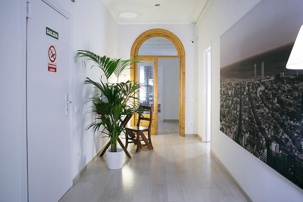 Blanc Guesthouse - Interior Entrance