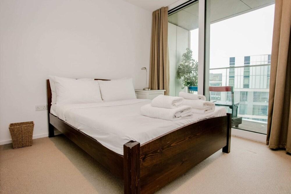 Modern 1 Bedroom Flat in Wandsworth - Room