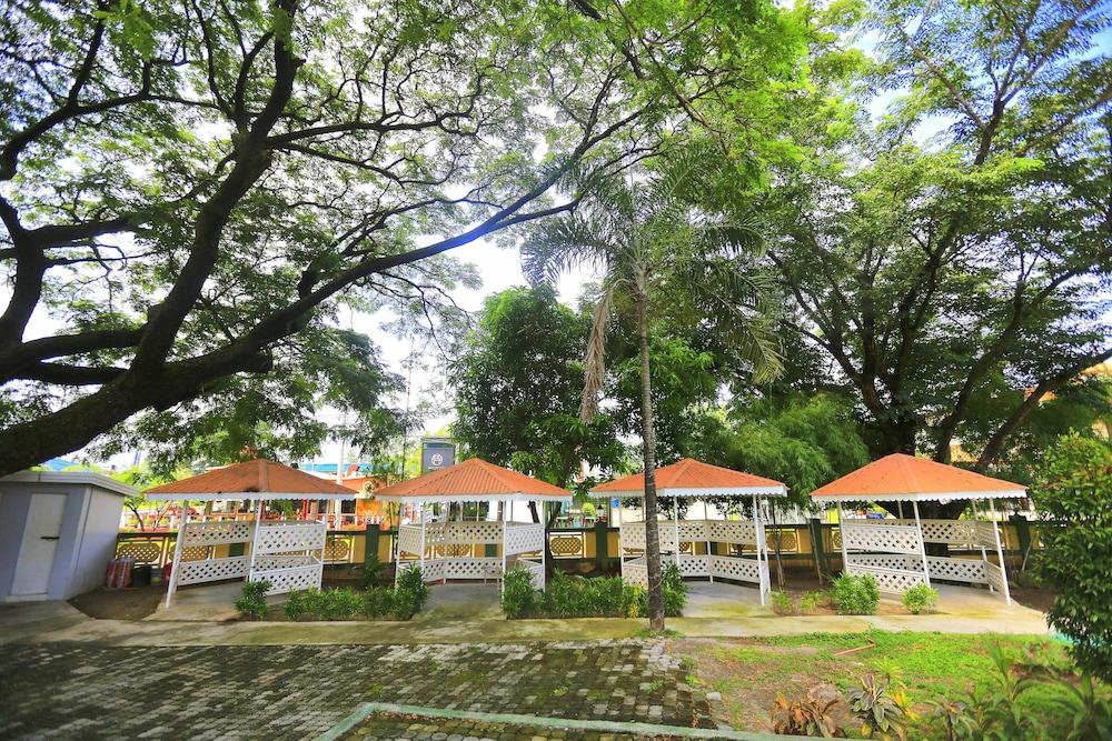 Subic Bay Peninsular Hotel - Property Grounds