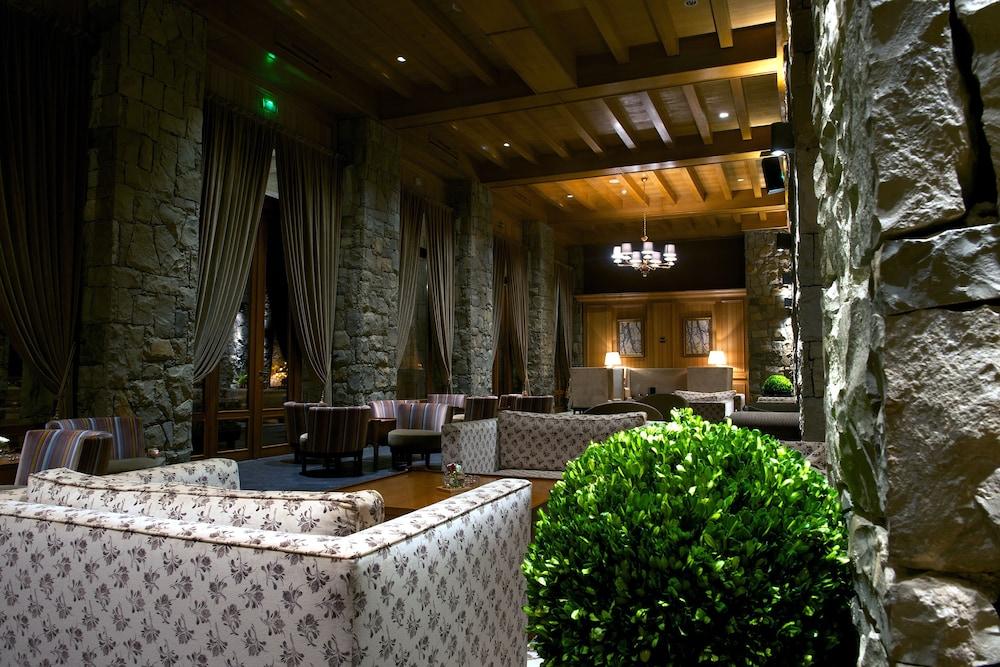 Michlifen Resort & Golf - Lobby Sitting Area