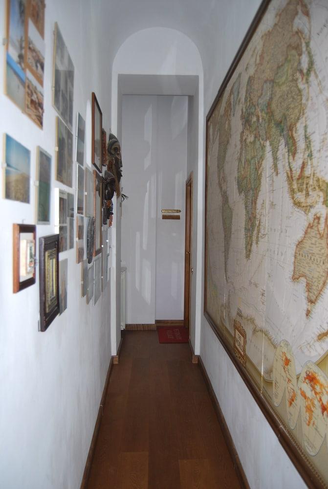 بيتيناري فيليدج - Interior Entrance