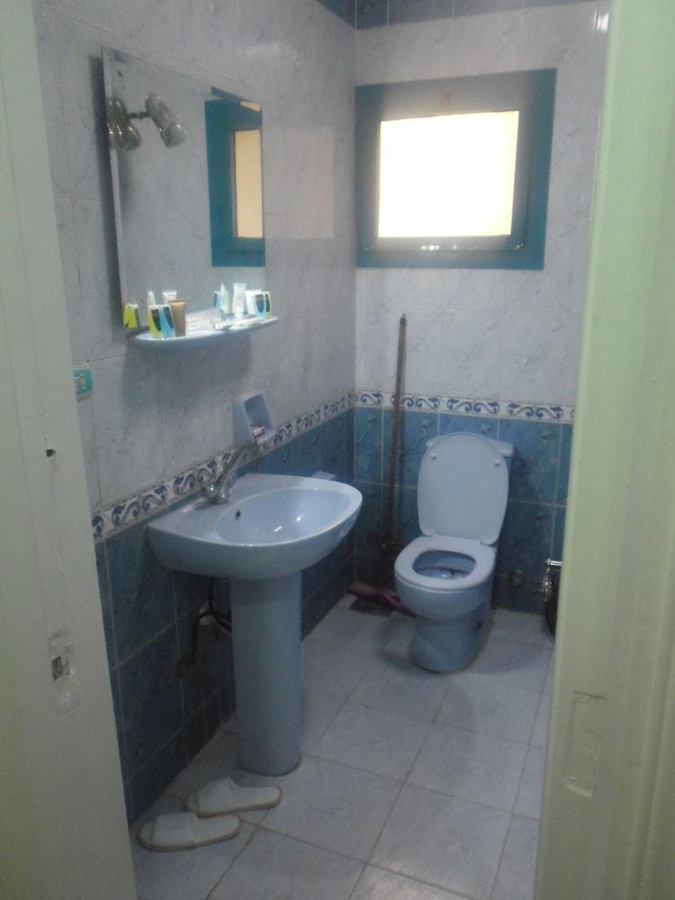 Jewel Mandara Apartments - Bathroom