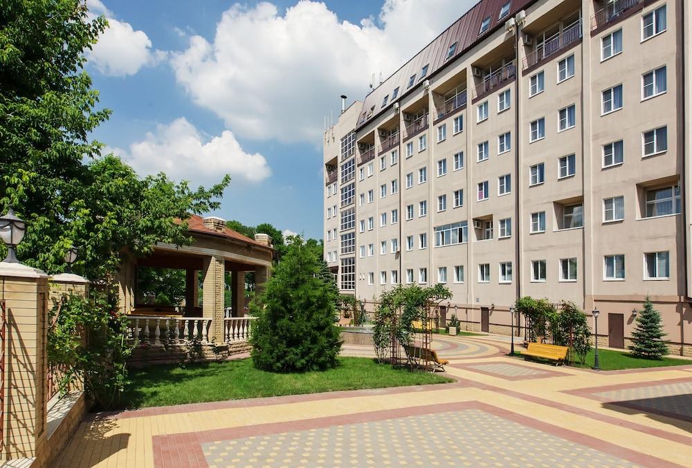 Park Hotel Nadezhda - Featured Image