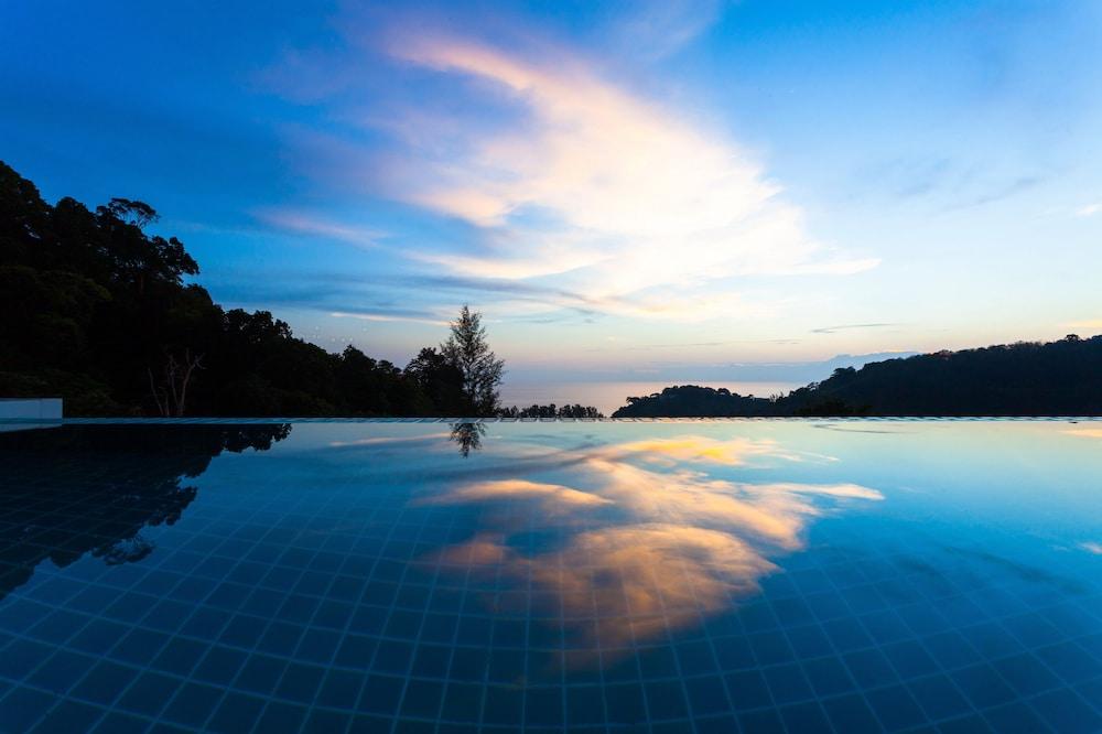 Amala Grand Bleu Resort Hilltops - Outdoor Pool