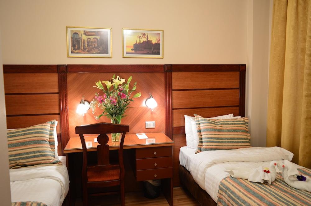 Comfort Hotel Suites - Room