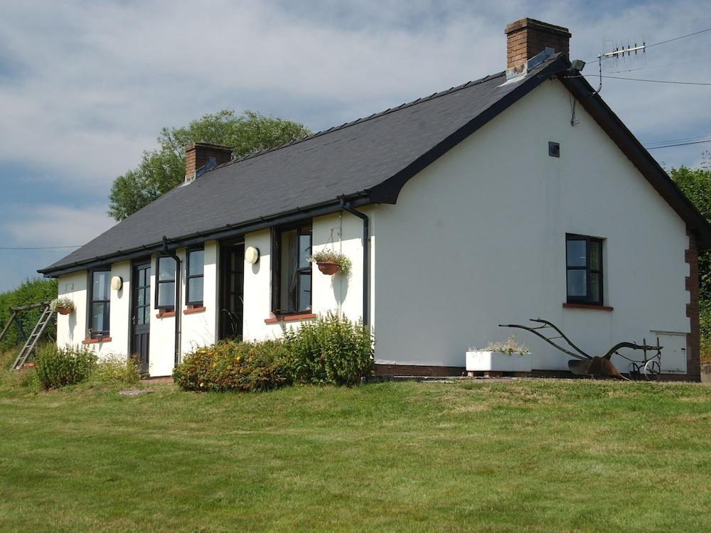 Luxury Cottage in Brecon With Garden - Featured Image