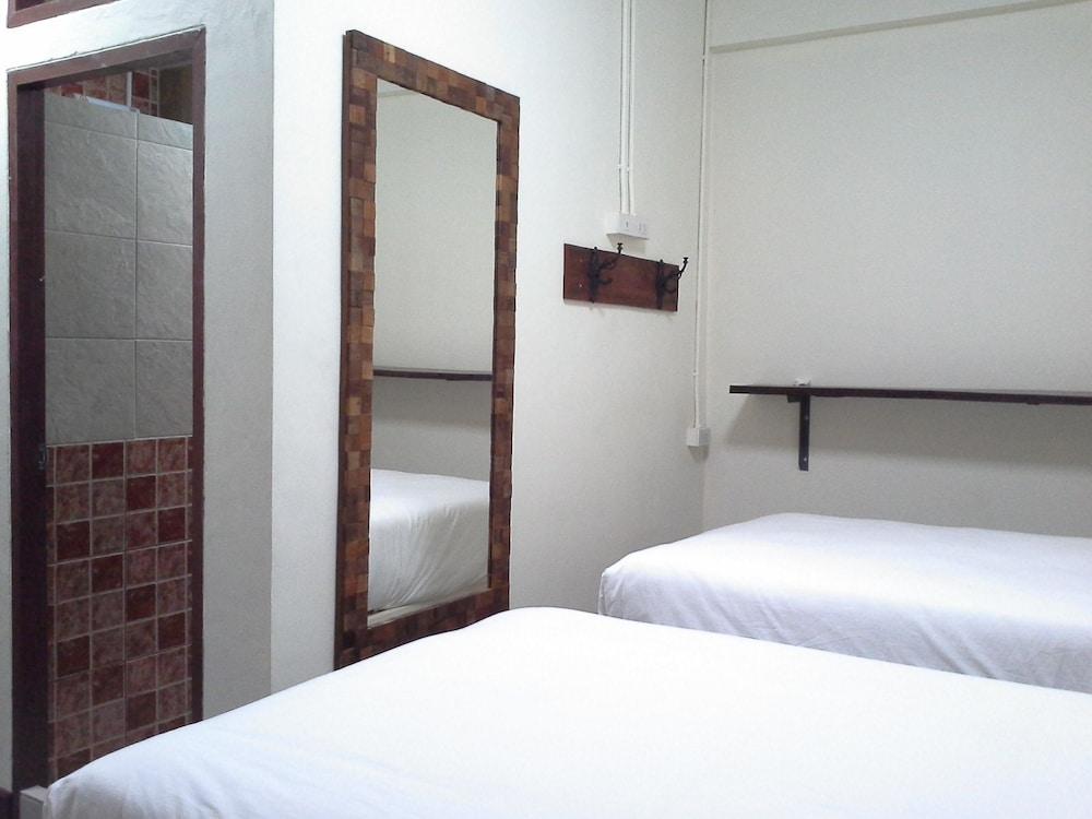BC guesthouse Banglamphu - Room