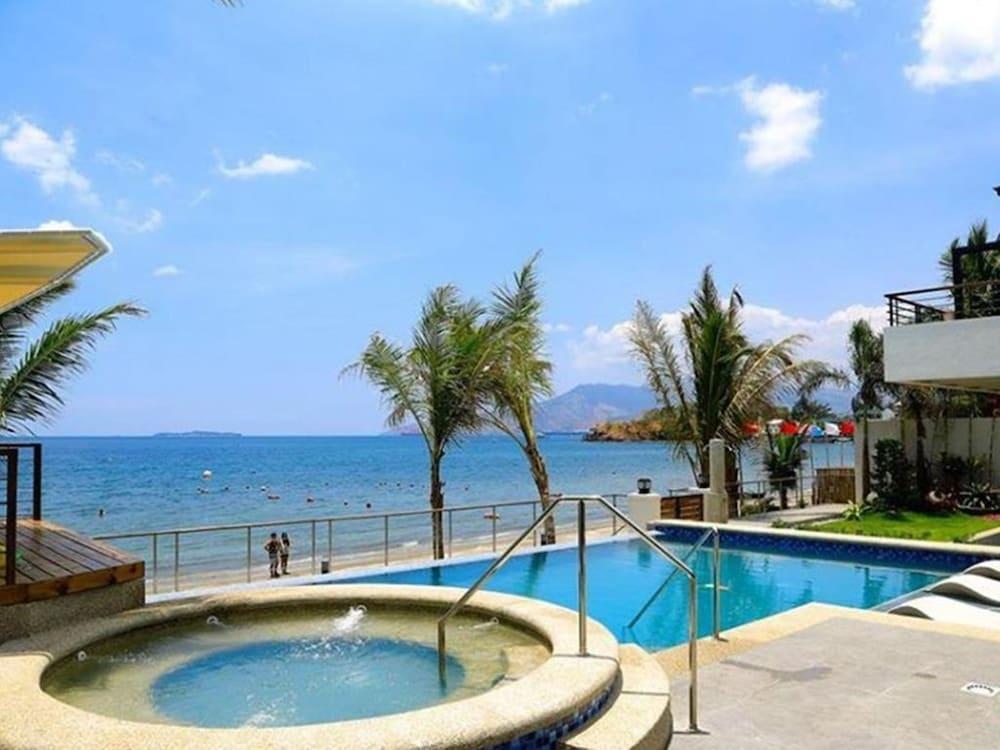iCove Beach Hotel - Outdoor Pool