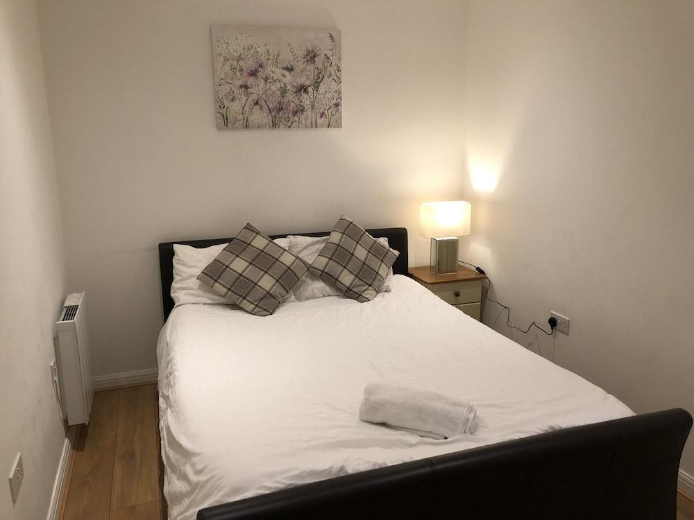 UK Apartments - Room