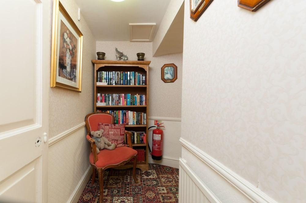 Potters Mooring Guest House Hotel - Interior