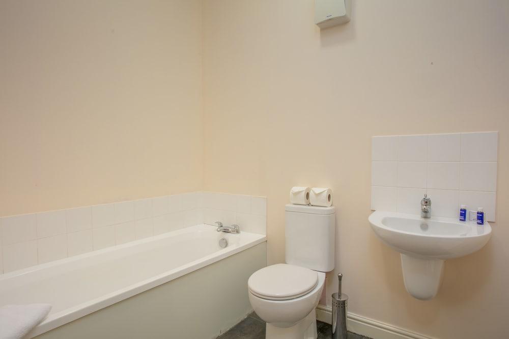 Granary Suite No3 - Donnini Apartments - Bathroom