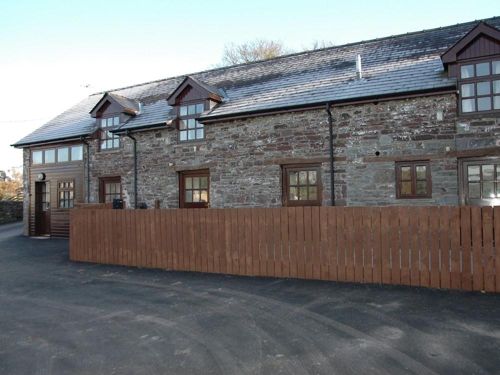 Rural and Comfortable Home Surrounded by the Nature of Brecon - Featured Image
