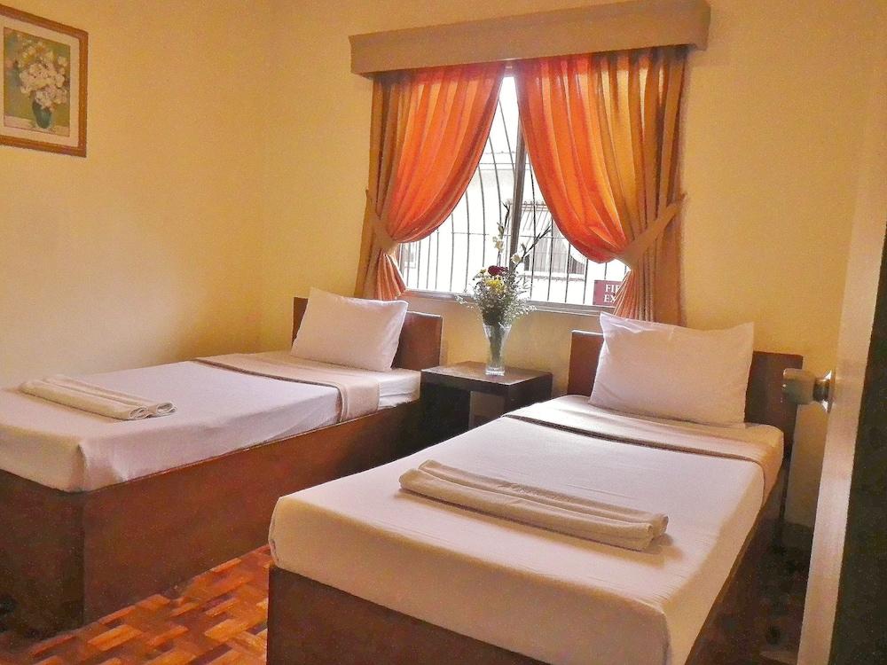 Baguio Holiday Villas - Room