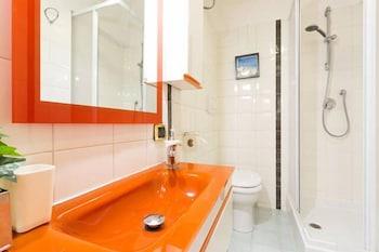 Colosseo Rome Apartments - Bathroom
