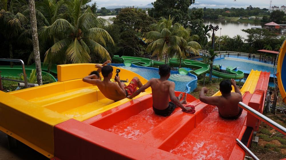 Bukit Merah Laketown Resort - Waterslide